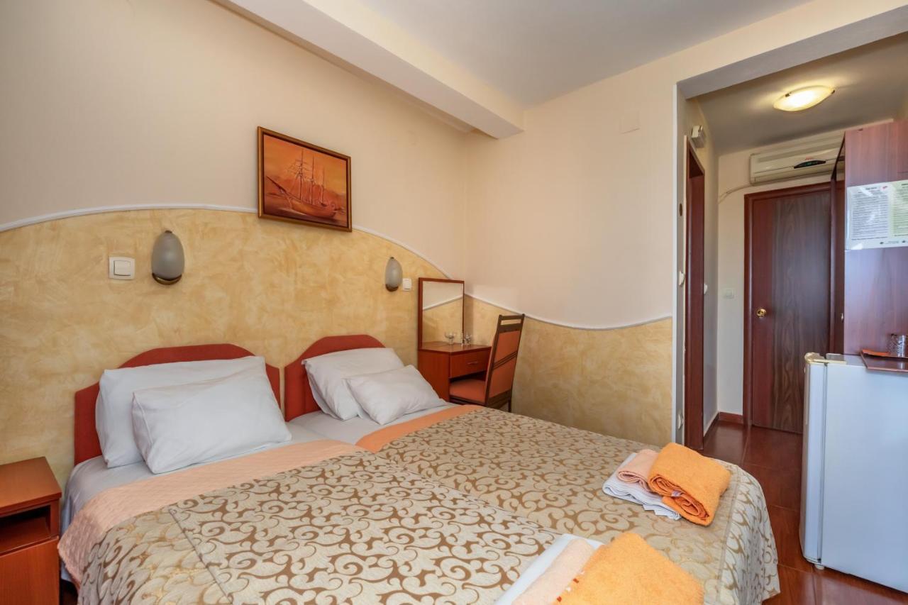 Apartments Pod Lozom With Seaview Petrovac Rom bilde