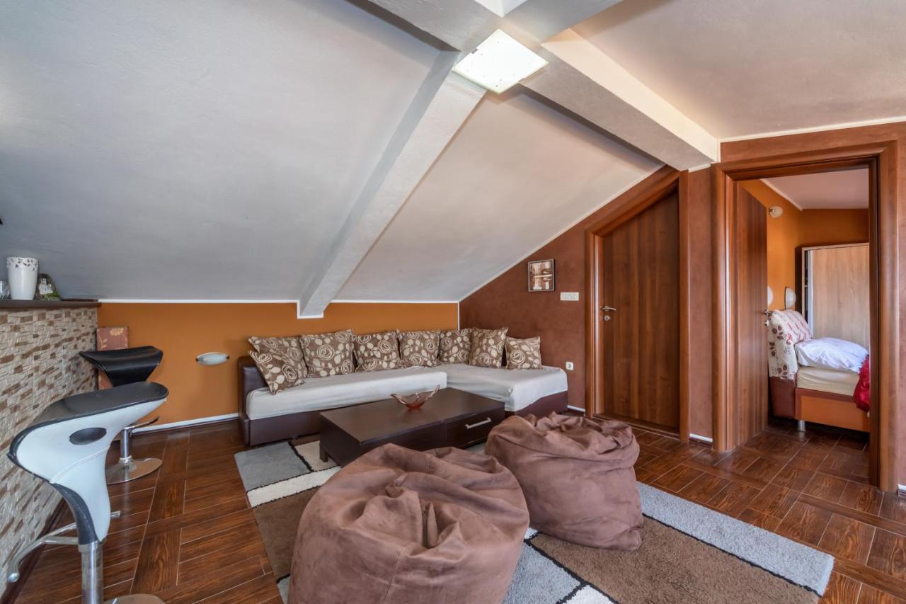 Apartments Pod Lozom With Seaview Petrovac Rom bilde