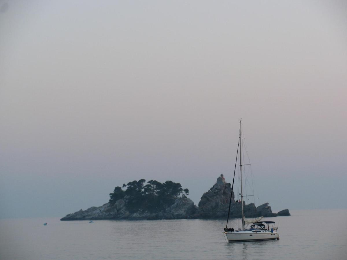 Apartments Pod Lozom With Seaview Petrovac Rom bilde