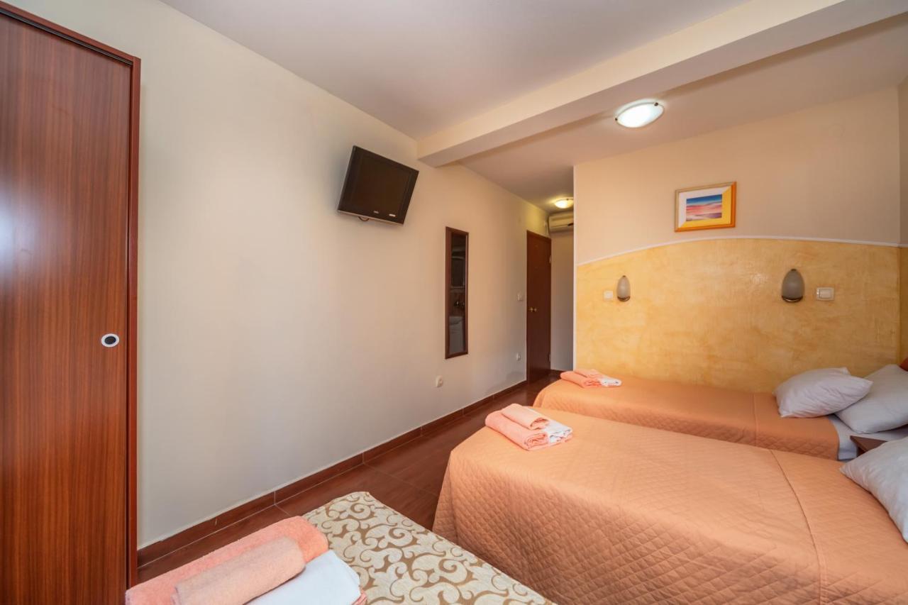 Apartments Pod Lozom With Seaview Petrovac Rom bilde