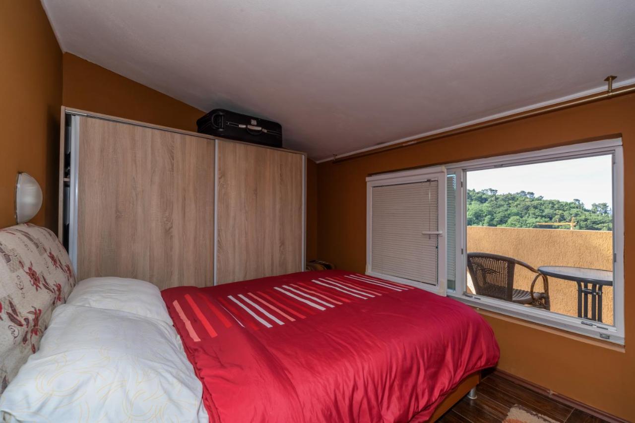 Apartments Pod Lozom With Seaview Petrovac Rom bilde