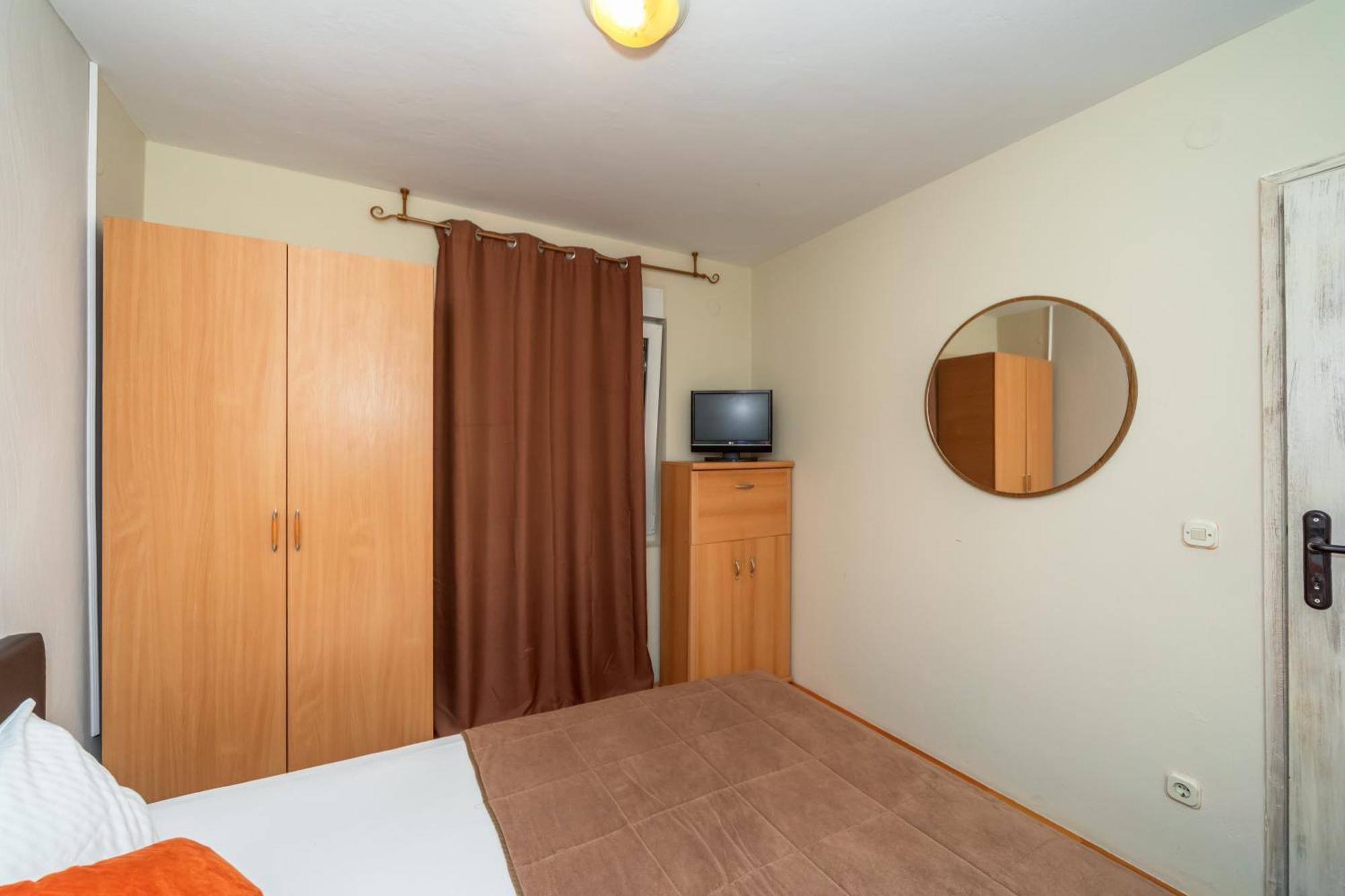 Apartments Pod Lozom With Seaview Petrovac Rom bilde