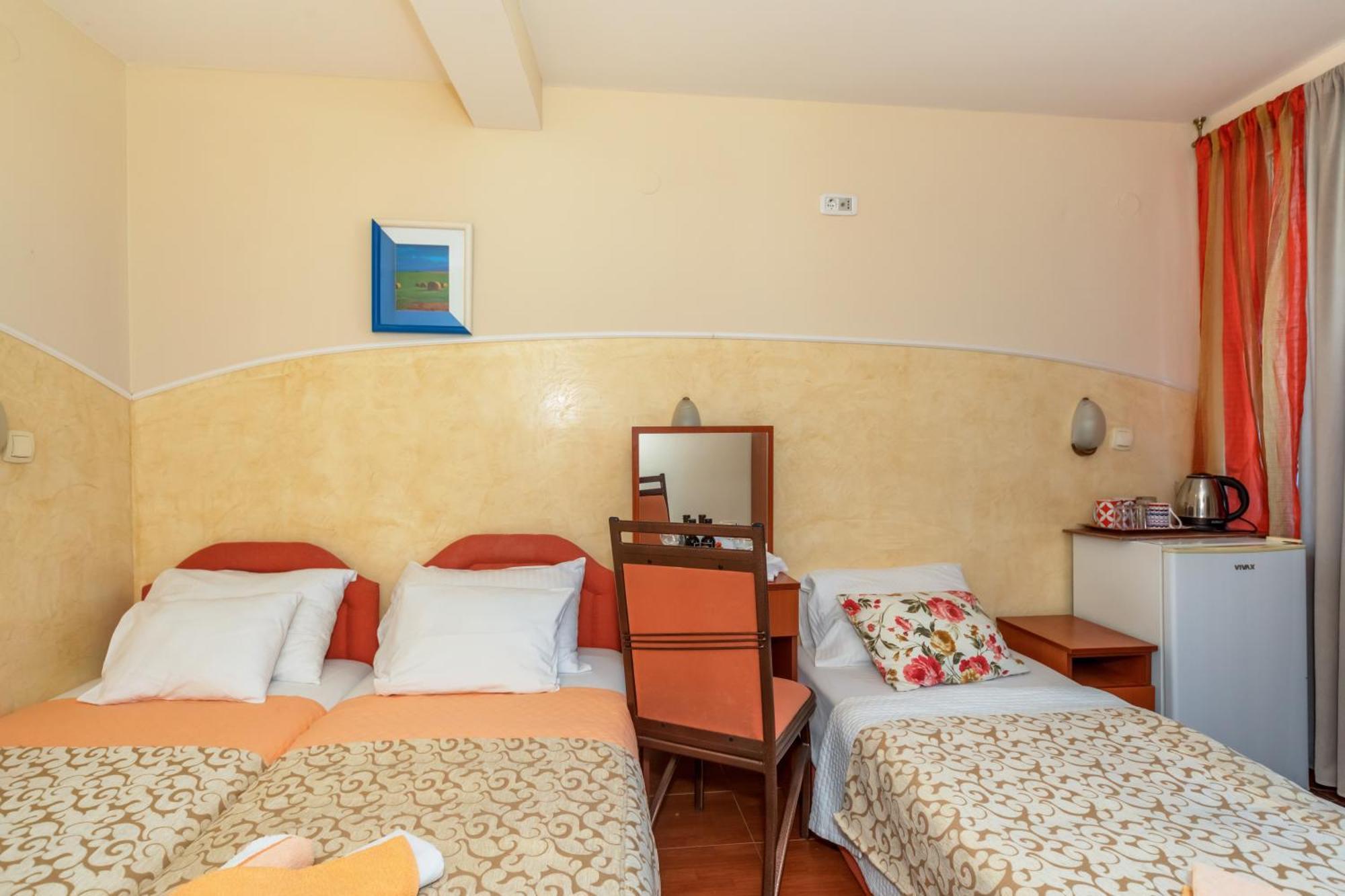 Apartments Pod Lozom With Seaview Petrovac Rom bilde
