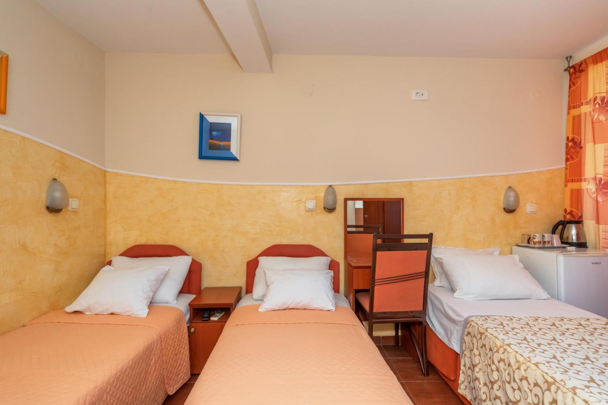 Apartments Pod Lozom With Seaview Petrovac Rom bilde