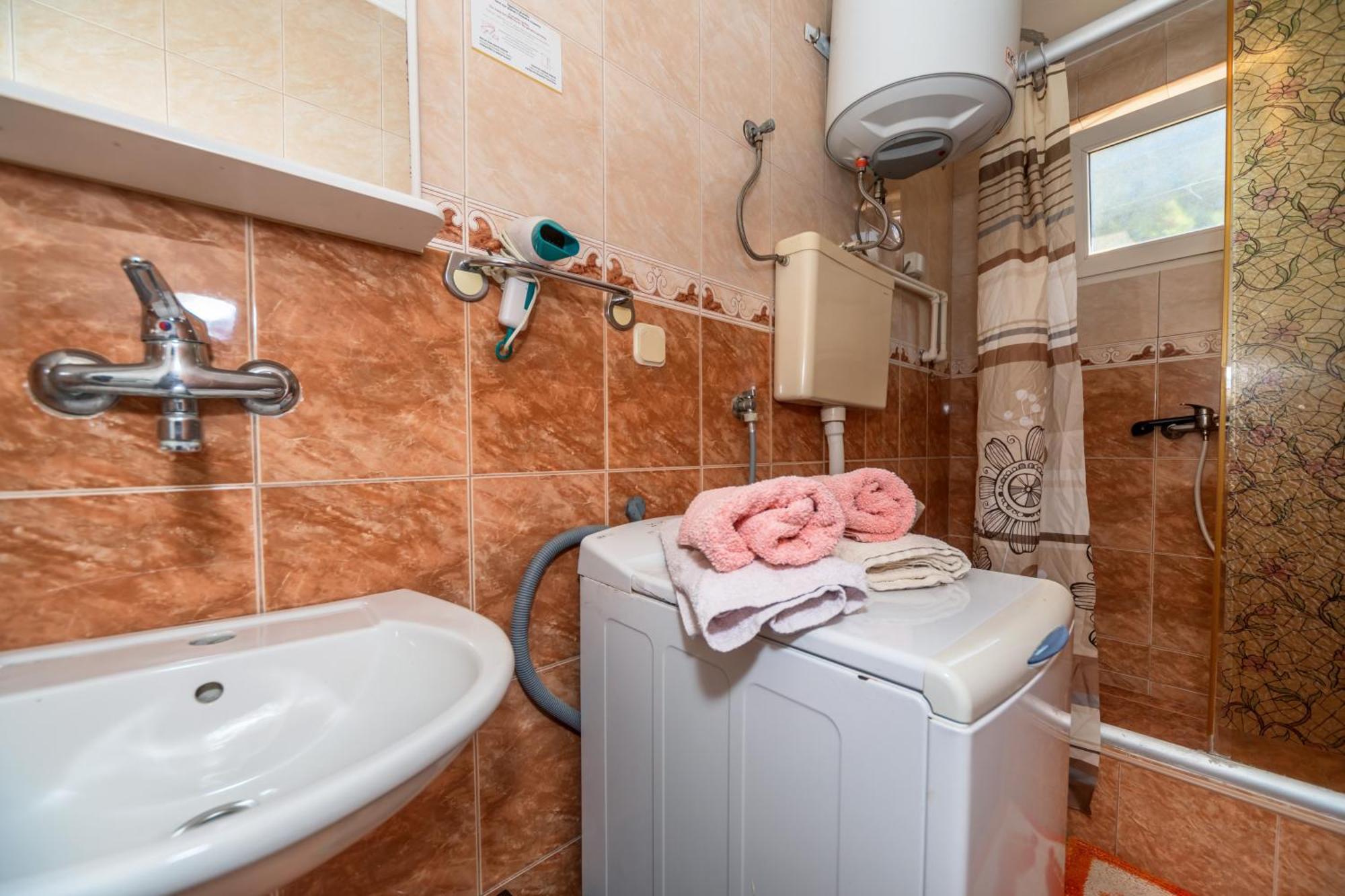 Apartments Pod Lozom With Seaview Petrovac Rom bilde