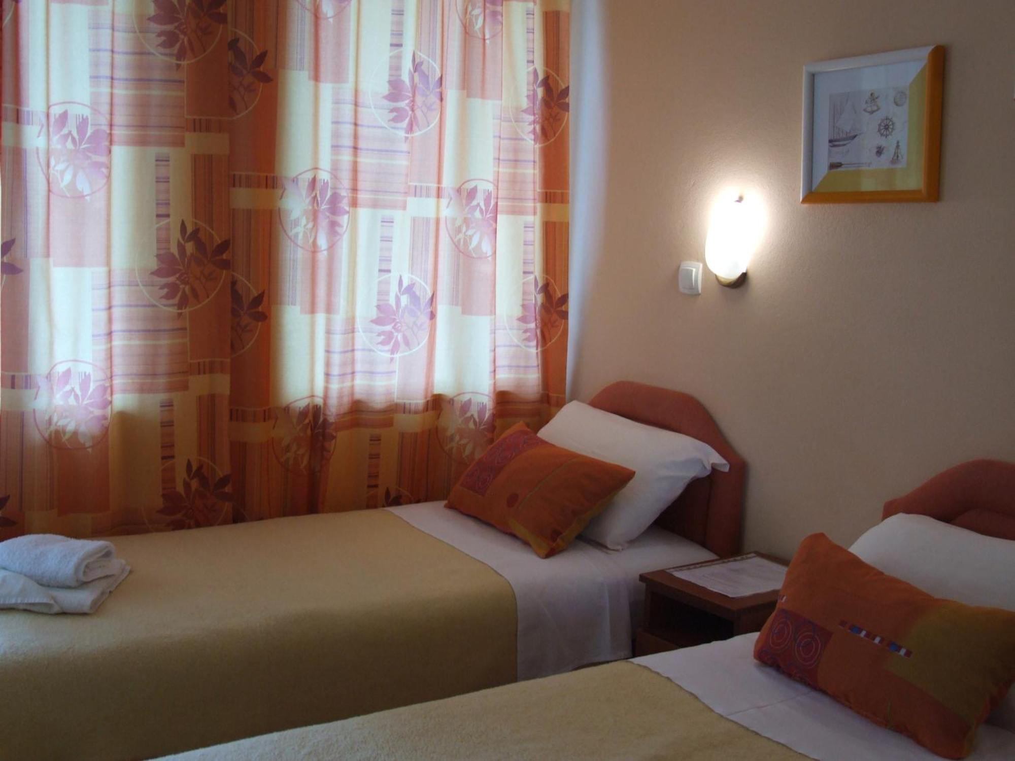 Apartments Pod Lozom With Seaview Petrovac Rom bilde